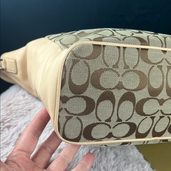 Coach Legacy Weekend Signature Shoulder Bag – Style 23702 – Excellent Condition - Picture 11 of 14